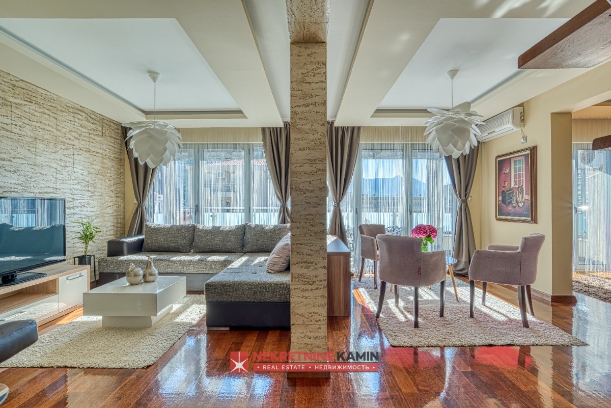 Luks dupleks penthouse sa garažom, Budva